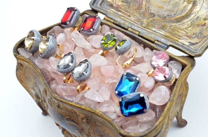 TIMBEE LO 多款全手工制水晶石夹耳环夹 多款不同形状颜色 附软垫 - 耳环/耳夹 - 其他金属 多色