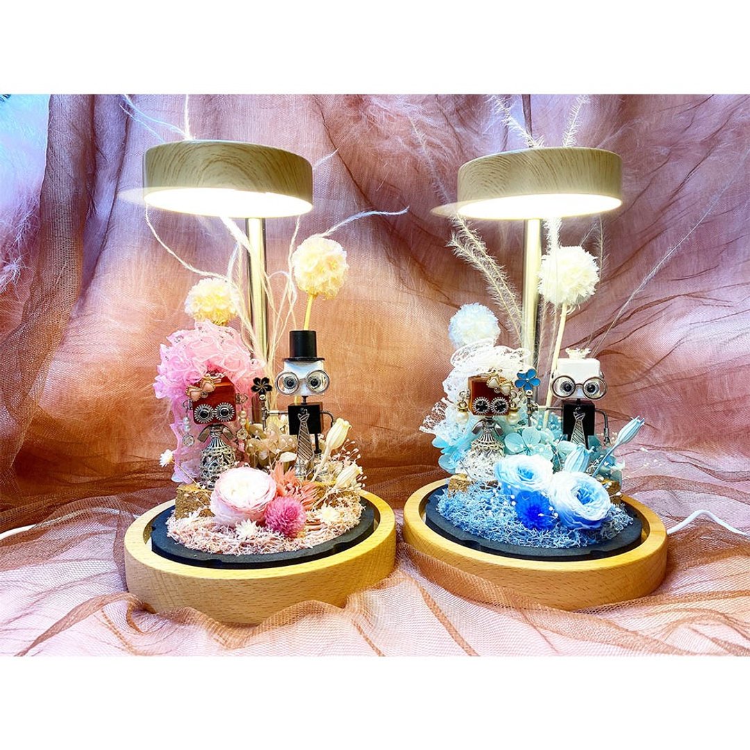 天使光环玻璃罩台灯 (织·铁木 联名情侣款) (共两色) - 干燥花/捧花 - 玻璃 多色