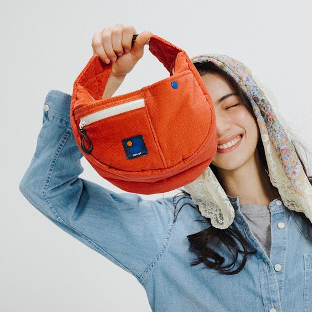 HALF MOON BAG : Red Corduroy - 手提包/手提袋 - 棉 红色