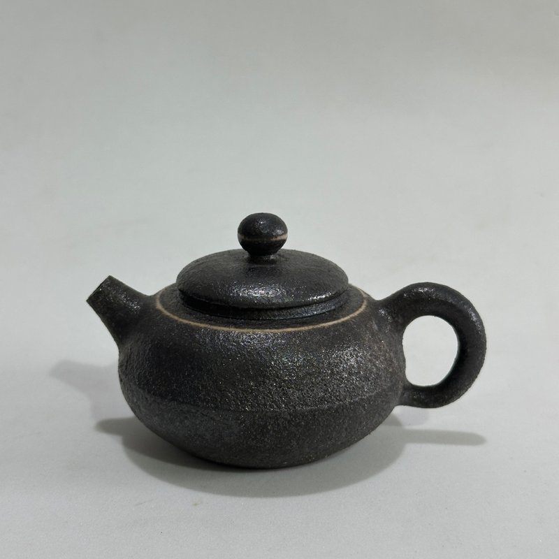 随心陶 I 柴烧茶壶 I 正把壶 I 程警濠 - 茶具/茶杯 - 陶 黑色