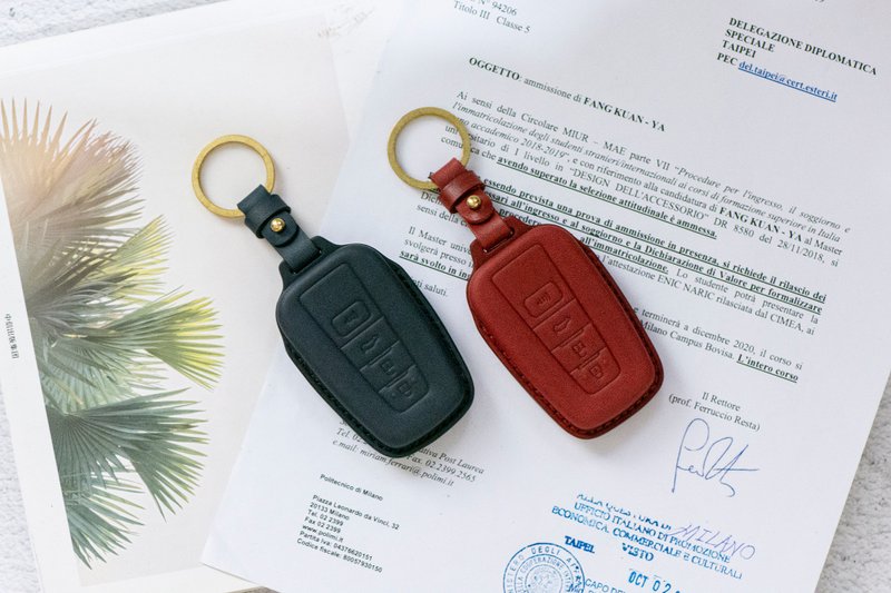 TOYOTA丰田汽车植鞣皮烫金钥匙套/RAV4/YARIS/Camry/Altis/CROSS - 钥匙链/钥匙包 - 真皮 