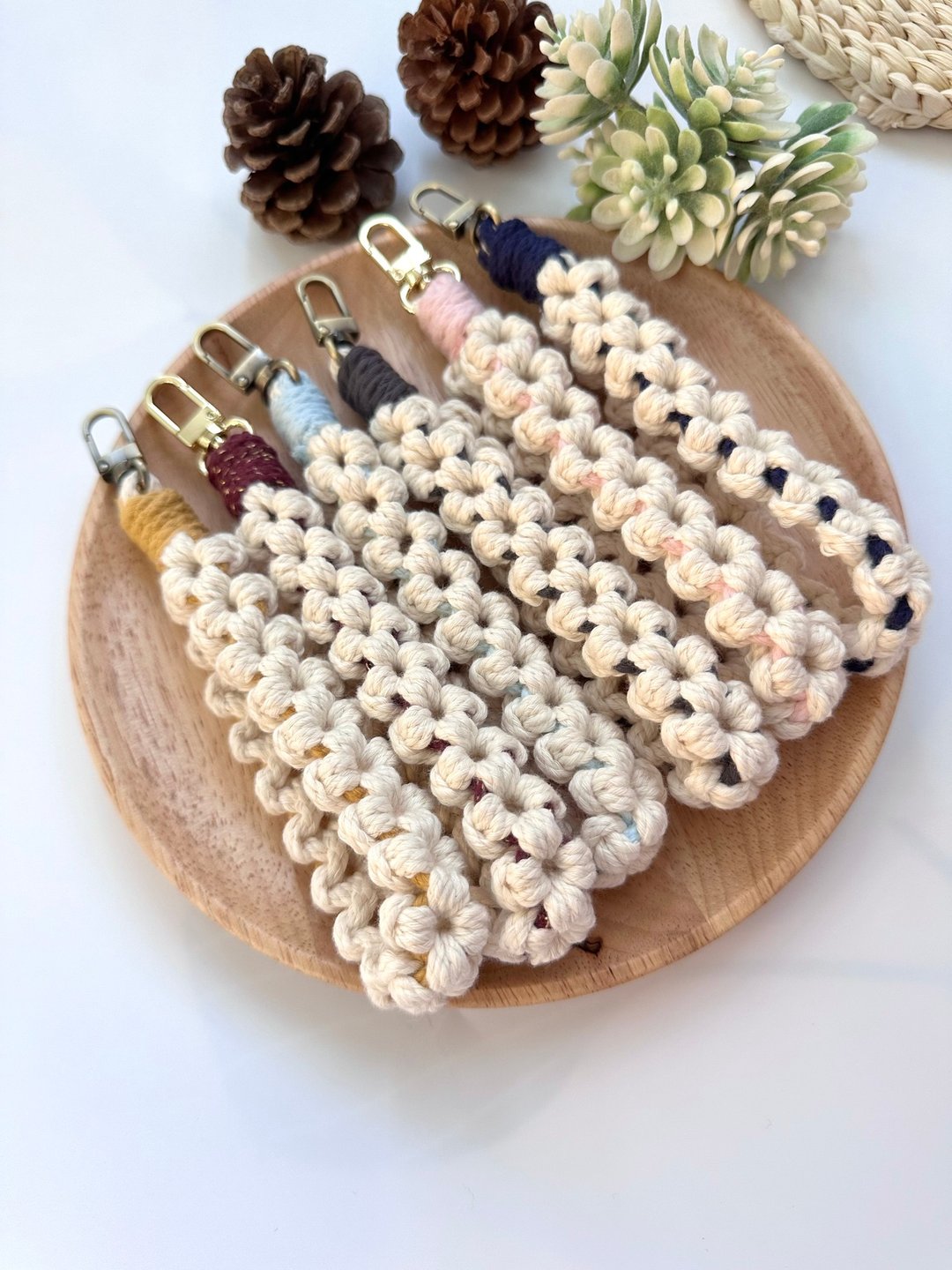 四花瓣手机手腕绳。钥匙挂绳/包包吊饰/macrame - 其他 - 棉 多色