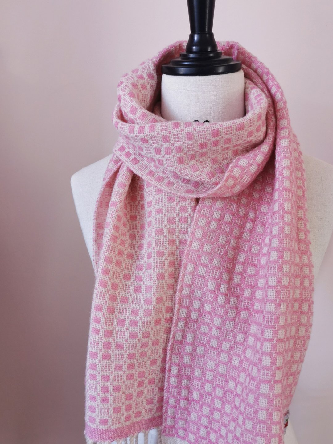 Handwoven by Carina | 手织美丽诺羊毛围巾 - 围巾/披肩 - 羊毛 粉红色
