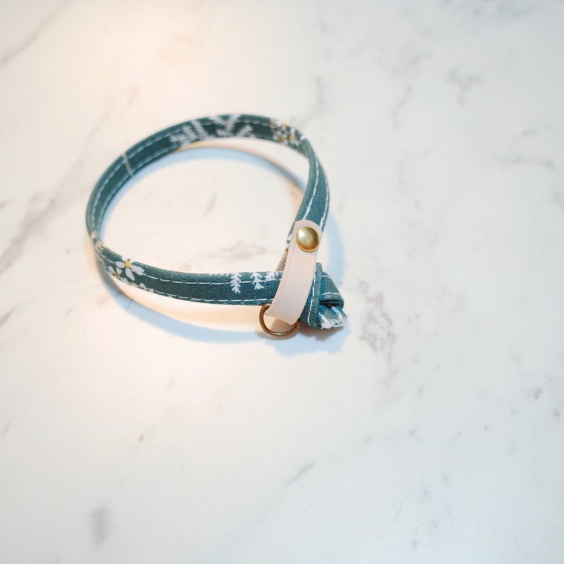 猫 项圈 深绿 花枝叶 赠铃铛 - 项圈/牵绳 - 棉．麻 绿色