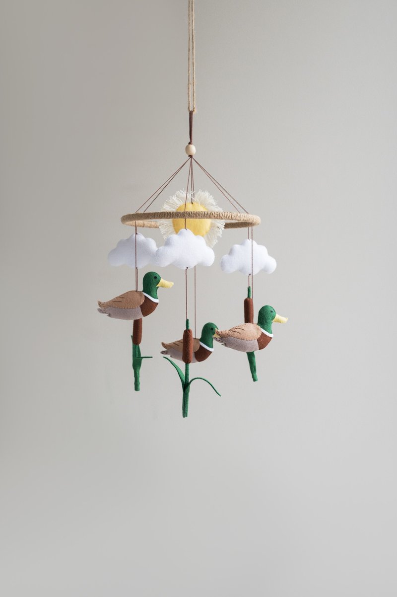 Baby mobile mallard duck, bird nursery decor, unique baby gift - 玩具/玩偶 - 环保材料 多色