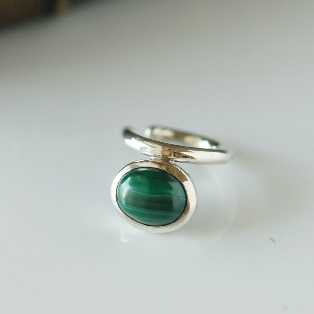 Malachite ear cuff - 耳环/耳夹 - 宝石 绿色