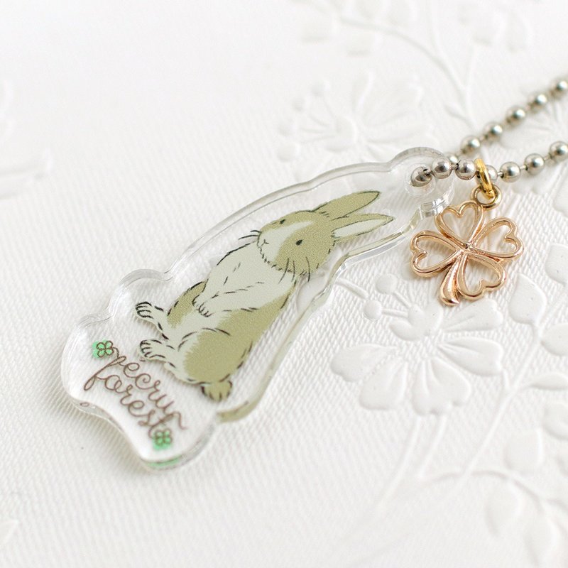 [兔子吊饰] 四叶草压克力吊饰，非常适合笔记本、小包、包包等。 - 吊饰 - 人造皮革 卡其色