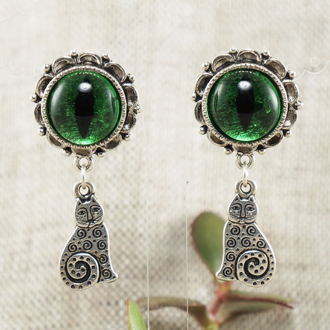 Green Glass Cat Eye Earrings Evil Eye Silver Cat Protection Earrings Jewelry - 耳环/耳夹 - 玻璃 绿色