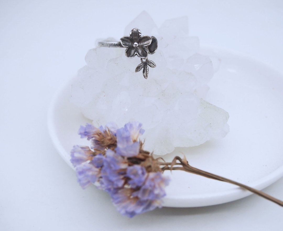 红石榴石花朵纯银戒 - 戒指 - 纯银 银色