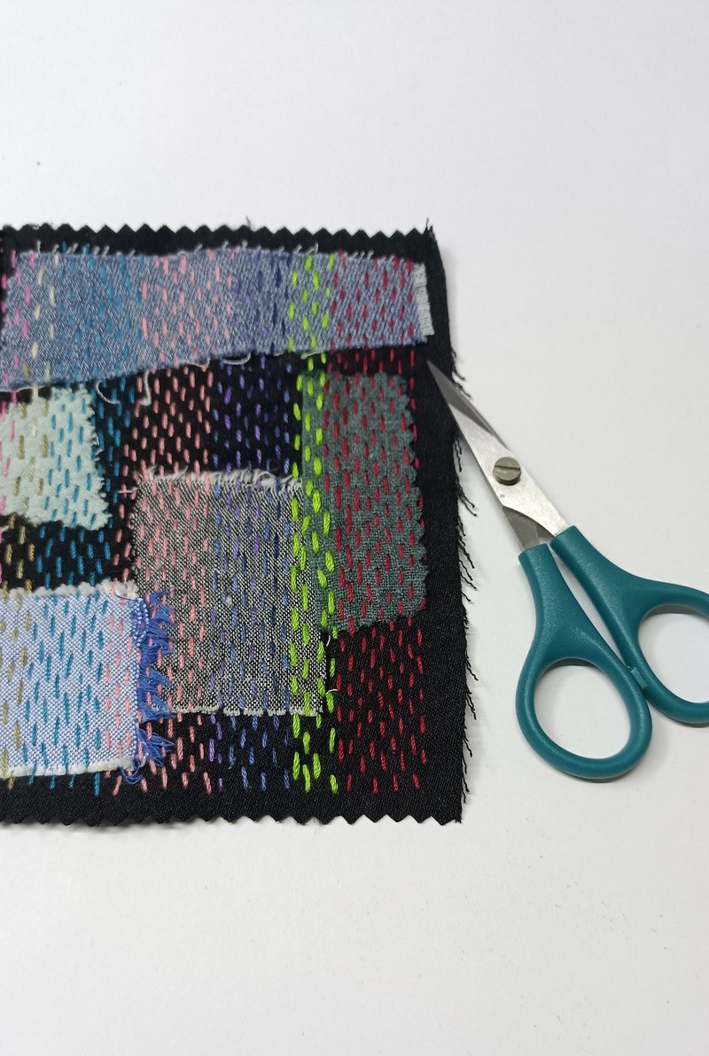 采用回收的黑色牛仔布手工缝制的硼硅酸盐补丁。 - 编织/刺绣/羊毛毡/裁缝 - 棉．麻 