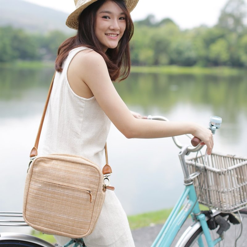 手工棉制极简大吐司斜背包-天然植物染 - 侧背包/斜挎包 - 棉．麻 