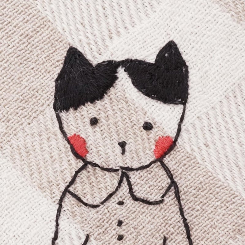 纯手工刺绣方巾、手帕-圆领女孩羞羞猫 - 手帕/方巾 - 棉．麻 