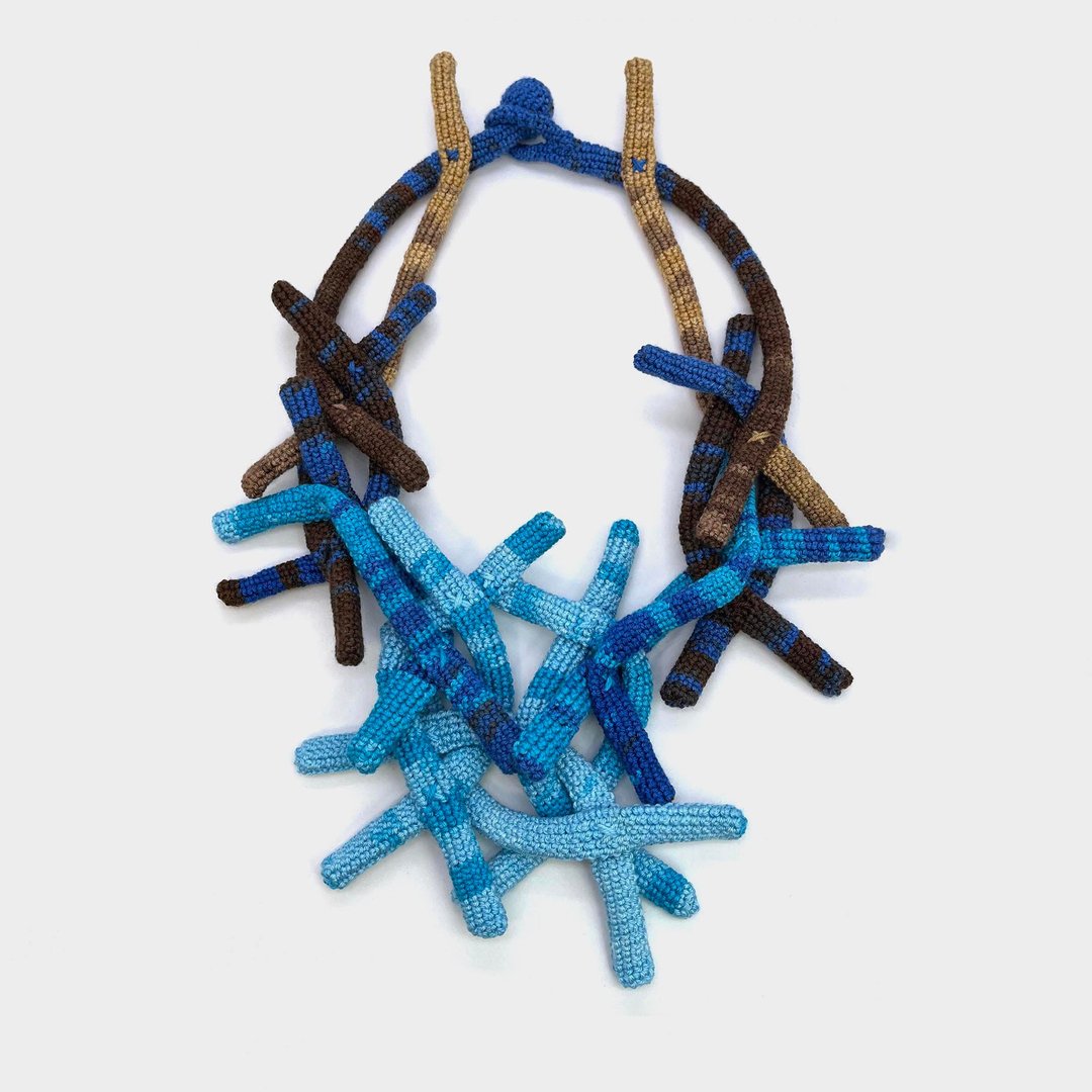 Crocheted geometric necklace Multicolor Woven necklace Fabric necklace - 项链 - 绣线 多色
