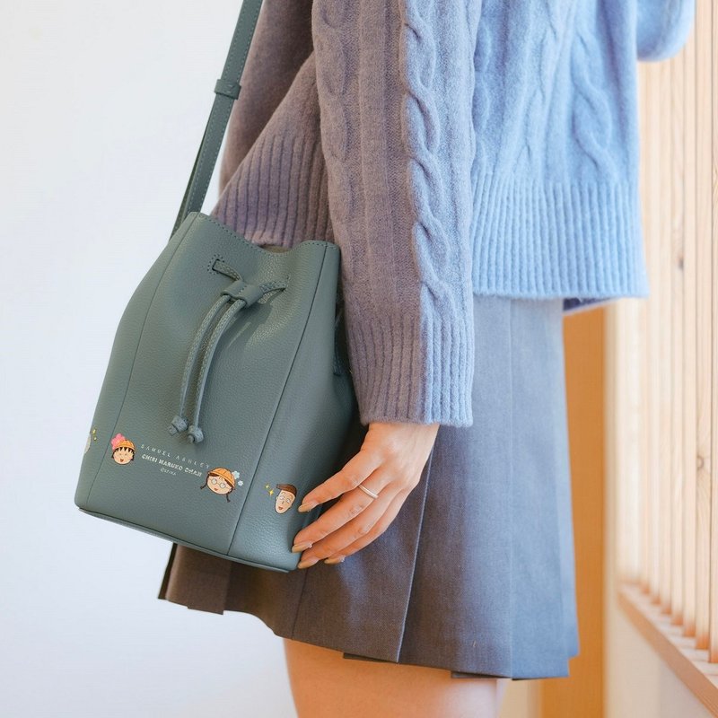 Samuel Ashley x 樱桃小丸子联乘皮革水桶包 - 绿榴石 3年4班同学 - 束口袋双肩包 - 真皮 绿色