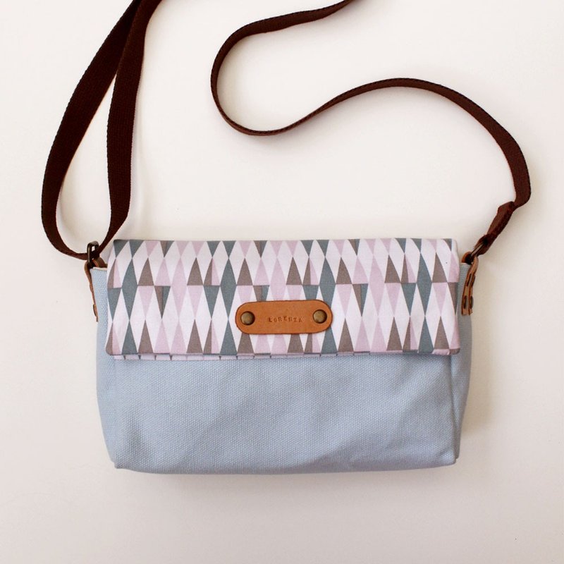 【十木米．Lorenza】粉蓝喜剧-Gloria方方斜背包 旅行 文青 质感 - 侧背包/斜挎包 - 棉．麻 蓝色