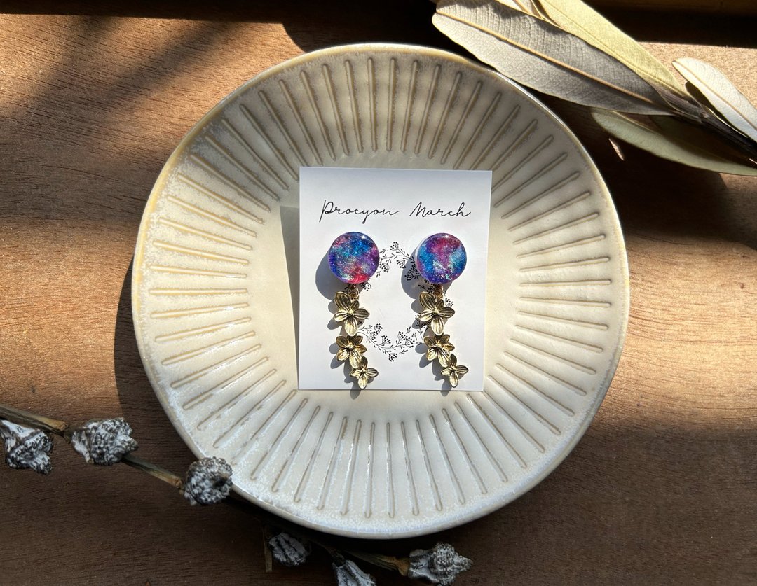 flower lover comet (kure) Clip-On earring - 耳环/耳夹 - 树脂 