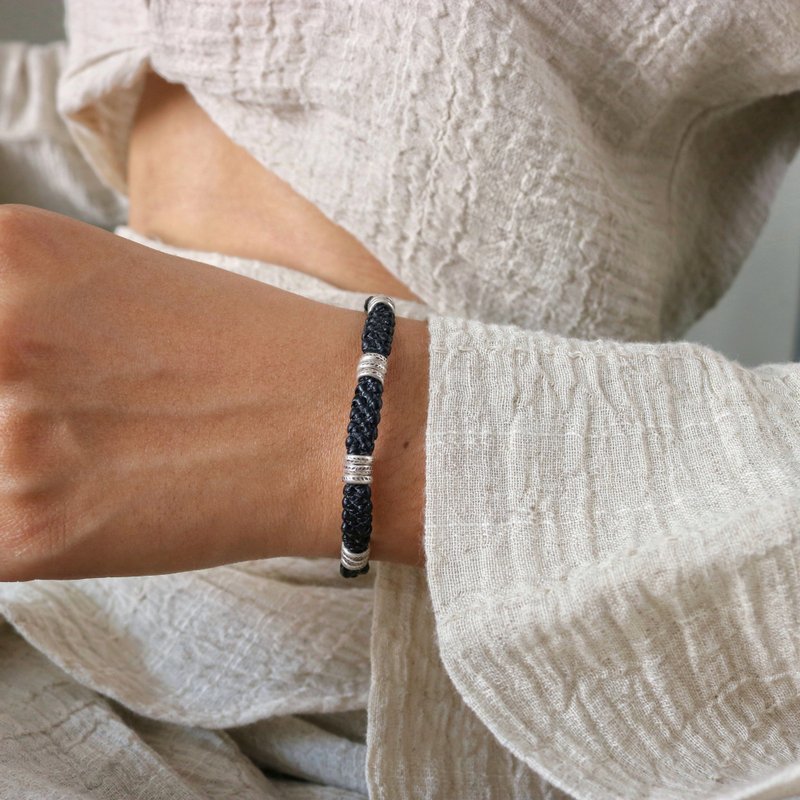 手工编织蜡绳手链 搭配泰国银珠与扣环 男女皆宜手作纯银饰品 - 手链/手环 - 纯银 黑色