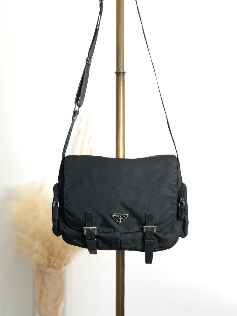 【 日本直送 名牌中古包 】PRADA 普拉达 肩背包 黑色 三角标志 尼龙 邮差包 vintage 古董 irzipj - 侧背包/斜挎包 - 尼龙 黑色