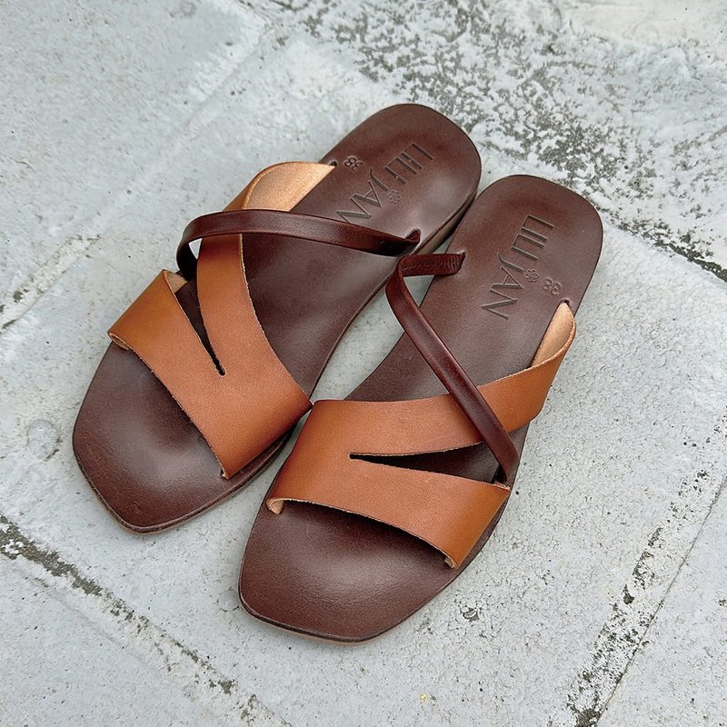 【暮色之路】柔韧牛皮斜双带拖鞋_温暖咖 - 拖鞋 - 真皮 咖啡色