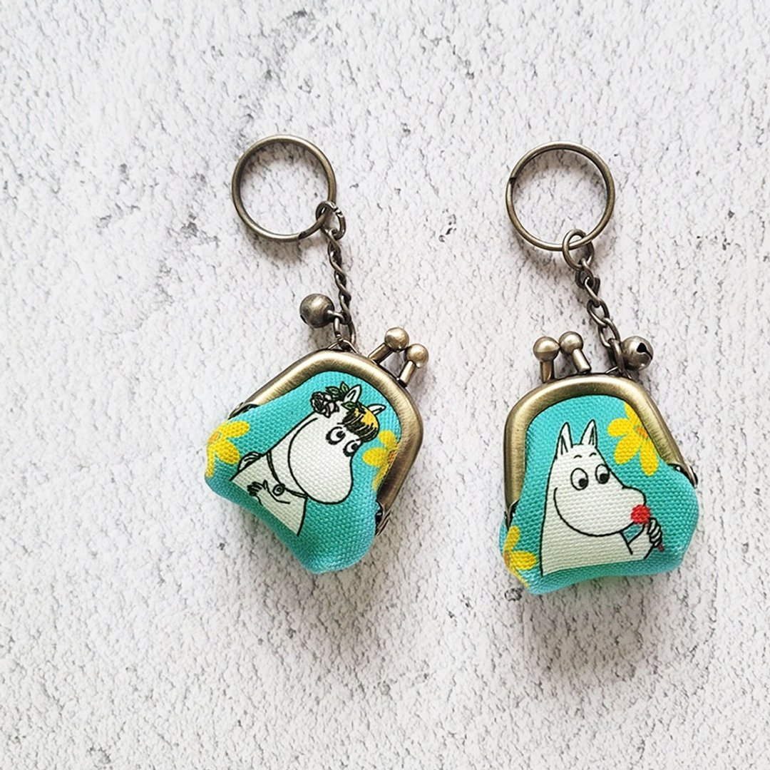 【Pinkoi x Moomin】姆明与歌妮 迷你 口金包 钥匙圈 吊饰 -绿 - 钥匙链/钥匙包 - 棉 绿色