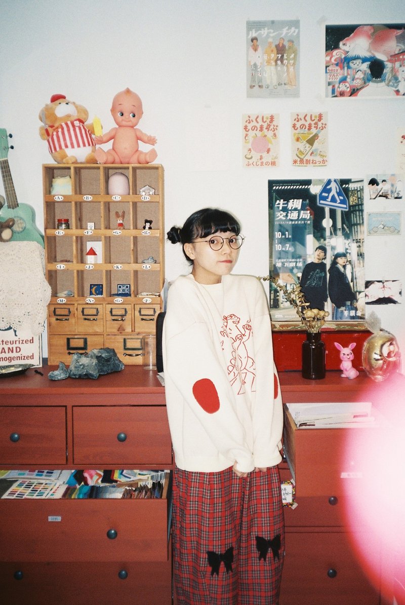 Meugler牛稠岛【牛稠交通局】纯白限定 怪兽吃路牌 情侣针织卫衣 - 女装针织衫/毛衣 - 棉．麻 白色