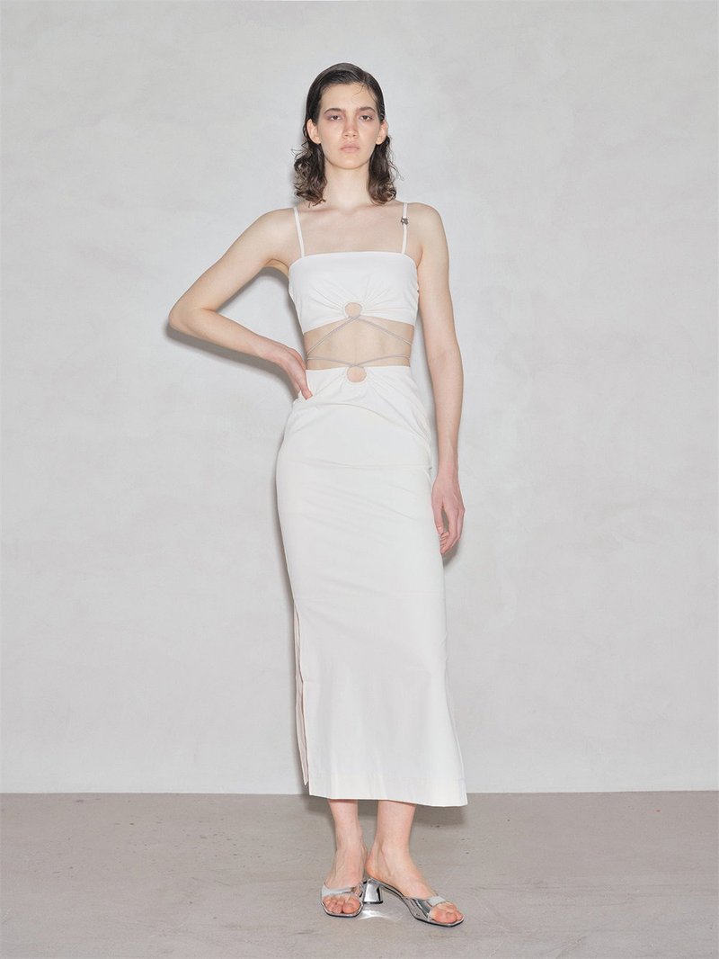 香草白色 鏤空弧形抽褶設計抽繩金屬扣套裝 抹胸吊帶長半裙 - 洋装/连衣裙 - 聚酯纤维 白色