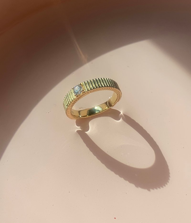 The Single Solitaire Band 戒指/ 925纯银镀18K黄金/ 方晶锆石 - 戒指 - 纯银 金色