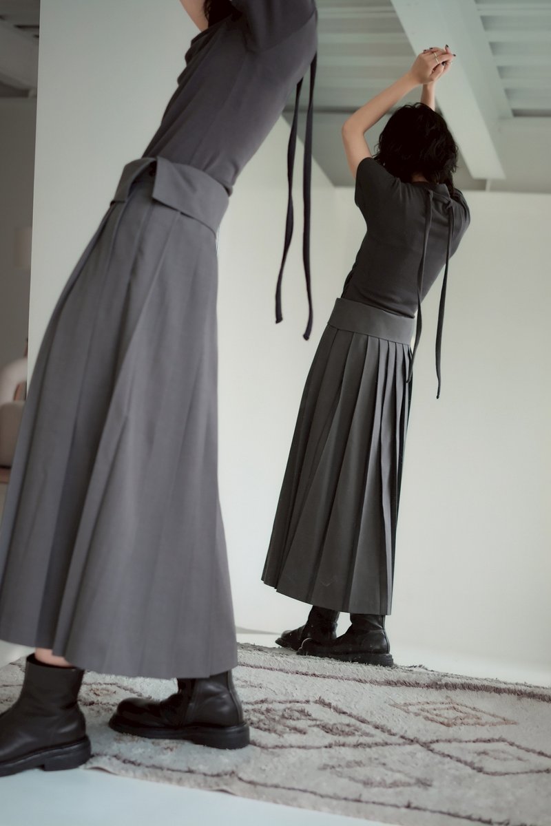 反褶腰头西装百折裙 - 2色-灰 - 裙子 - 棉．麻 灰色