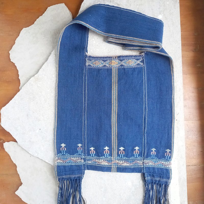 喀伦族植物染手织肩背包 / 靛蓝 人形纹 / 手缝 独一无二 - 侧背包/斜挎包 - 棉．麻 蓝色