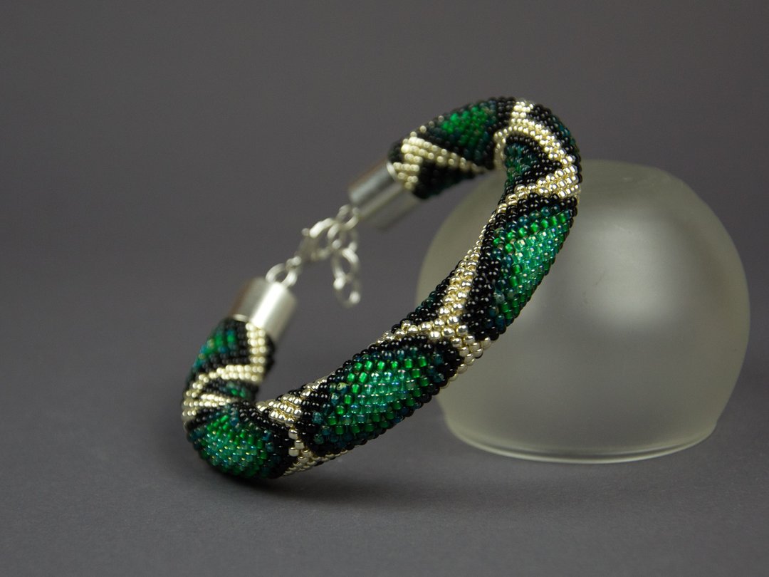 Bead crochet kit, DIY jewelry, beading kit, Adult craft kit, Seed bead bracelet - 编织/刺绣/羊毛毡/裁缝 - 玻璃 绿色