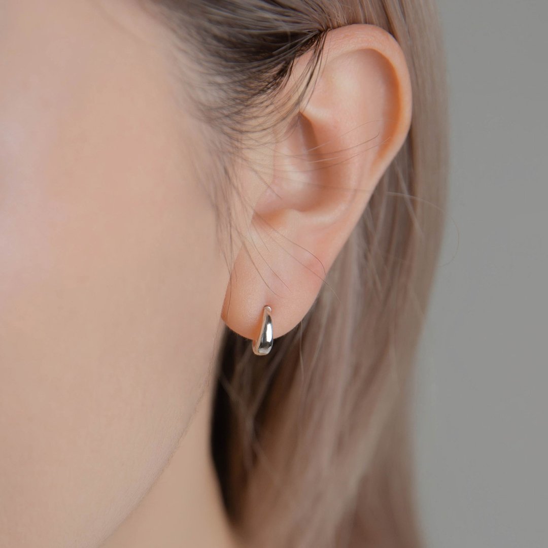8mm Hoop Earrings (Silver) 纯银小圈圈耳环 - 耳环/耳夹 - 纯银 银色