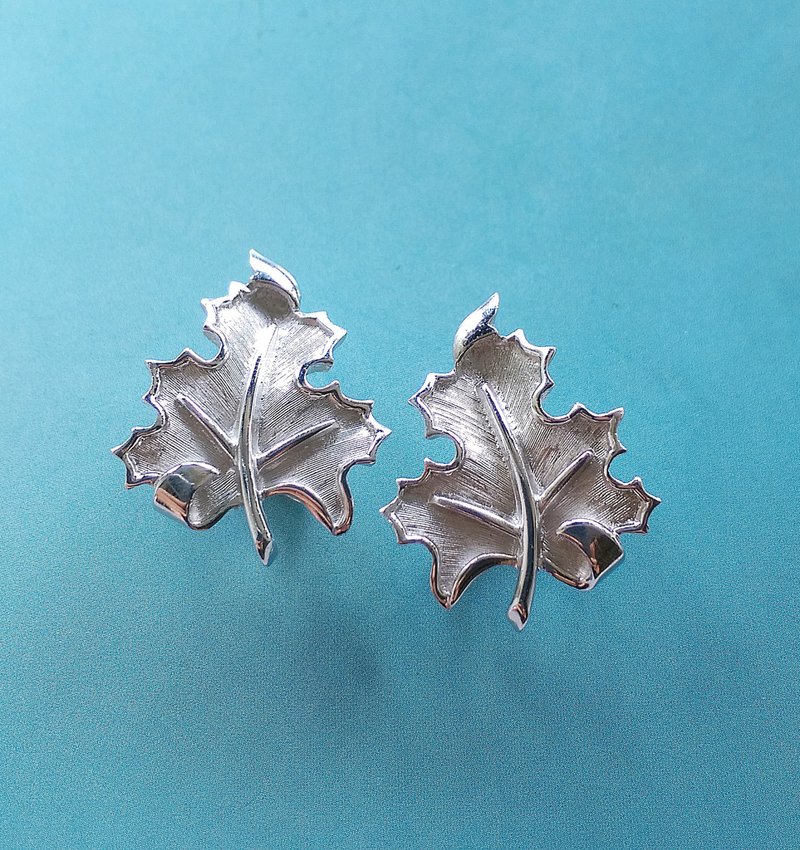 Vintage Jewelry 西洋古董饰品 TRIFARI 银色调 叶子 夹式耳环 - 耳环/耳夹 - 其他金属 银色