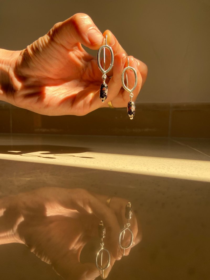 银质珐琅珠饰水滴垂坠耳环 - 耳环/耳夹 - 纯银 多色