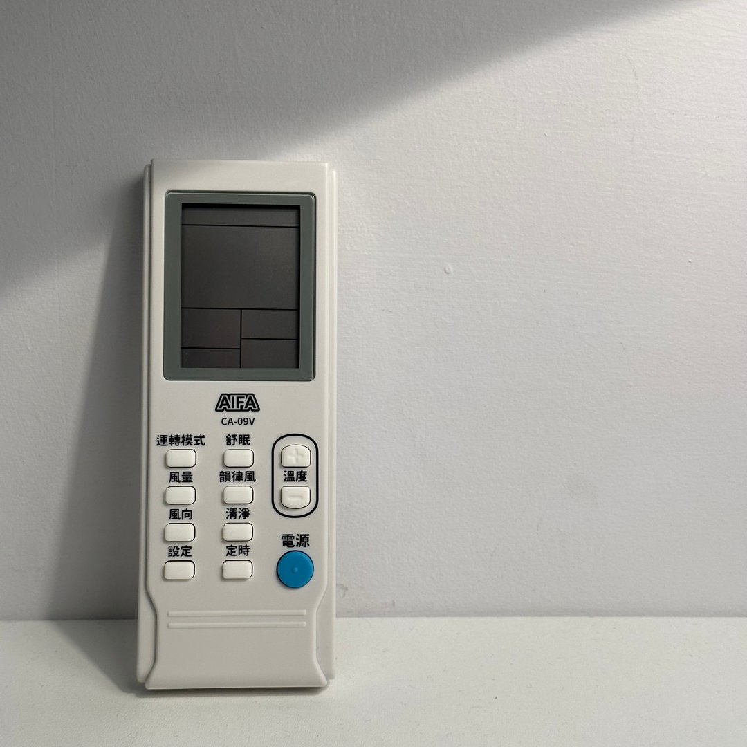 【艾法科技AIFA】抗菌款冷气万用遥控器/超大字体大按键/液晶显示 - 数码小物 - 塑料 