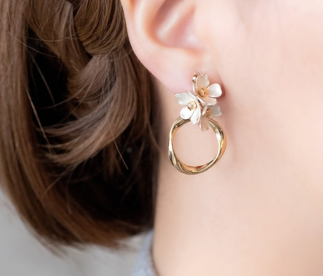 [K14gf] Snow flower and twisted ring earrings (Clip-On can be changed) - 耳环/耳夹 - 其他金属 白色