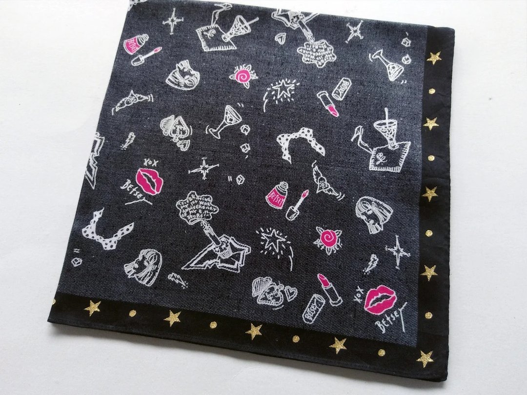 Betsey Johnson 古董手帕 - 唇印与星星 - 20 x 20 英寸 - 手帕/方巾 - 棉 黑色