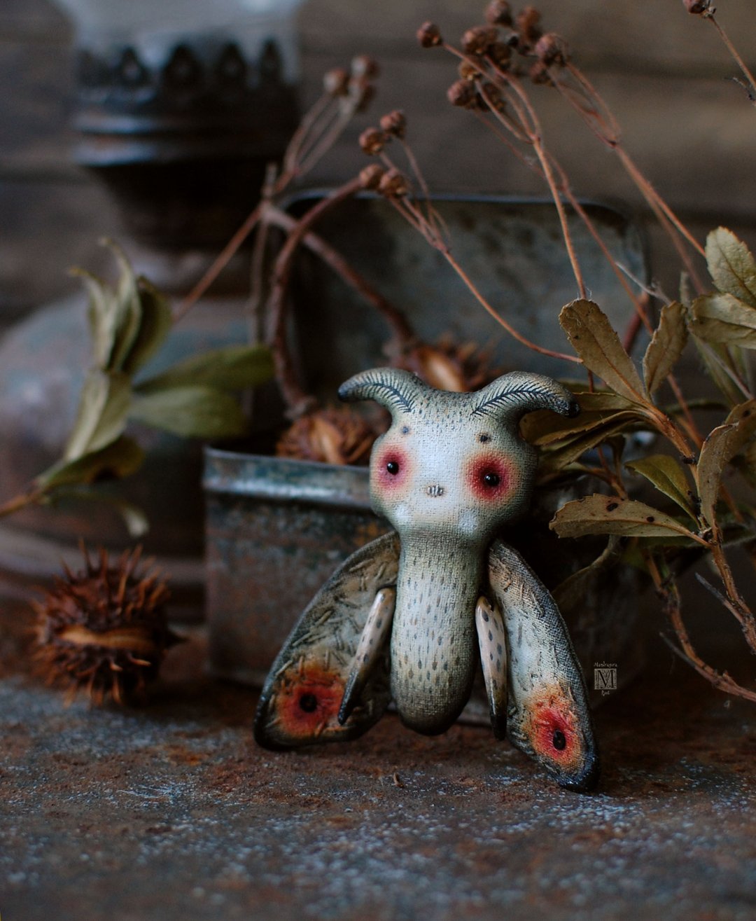 Little moth brooch, creature brooch, textile handmade brooch - 胸针 - 其他材质 