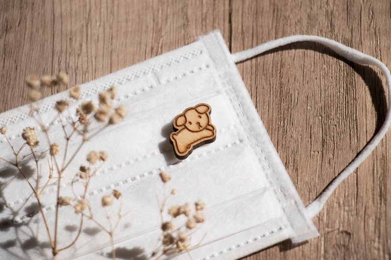 【Pinkoi x miffy】Snuffy 香氛口罩扣/磁吸别针 | ninety second - 胸针 - 木头 咖啡色