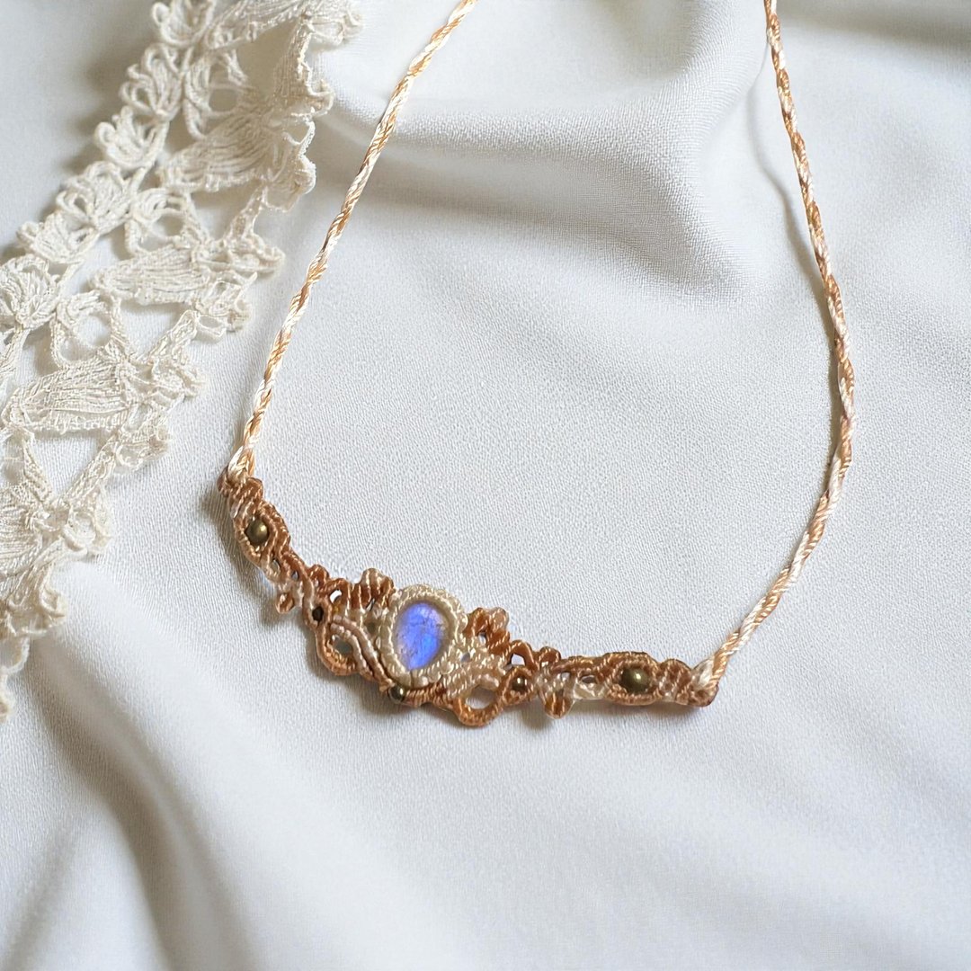 Crystoria Stone | Macrame | 南美蜡线 | 项链 | 月亮石 - 项链 - 宝石 透明