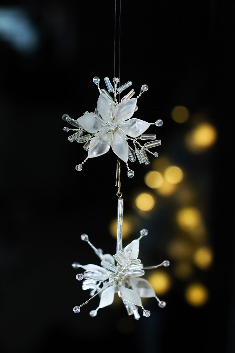 冬季圣诞系列 冰晶白雪花 不对称水晶花树脂耳环 耳勾 - 耳环/耳夹 - 树脂 白色