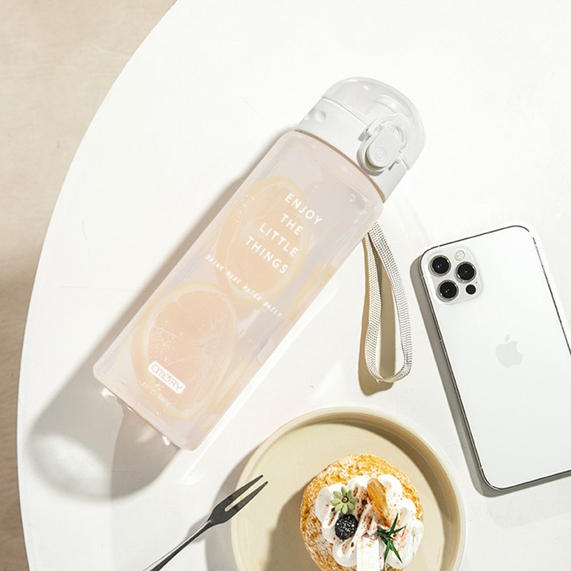 【OMORY】 直饮磨砂饮料瓶760ML - 水瓶/水壶 - 其他材质 多色