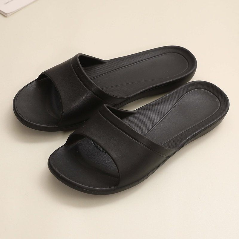 【维诺妮卡】强化静音 甘丹拖鞋-黑色 - 室内拖鞋 - 塑料 