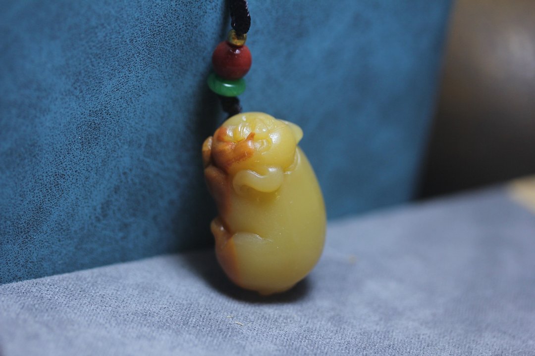 【玉猪】吊坠 玉坠男女项链 发财猪十二生肖 天然黄蜡石挂件 - 项链 - 玉石 黄色