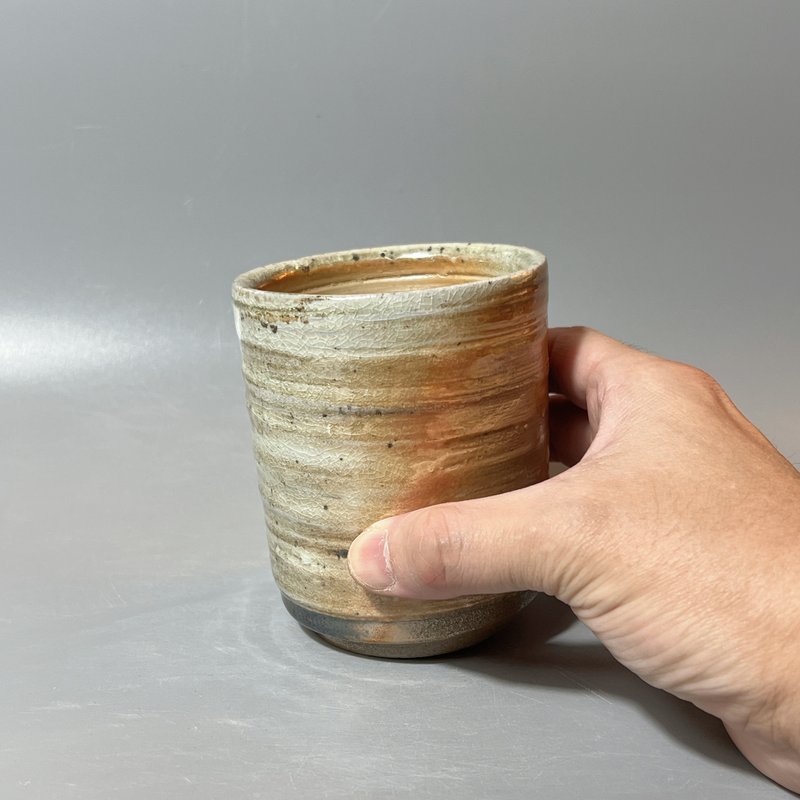 柴烧粉引手握杯 / 小平凡手作 - 茶具/茶杯 - 陶 