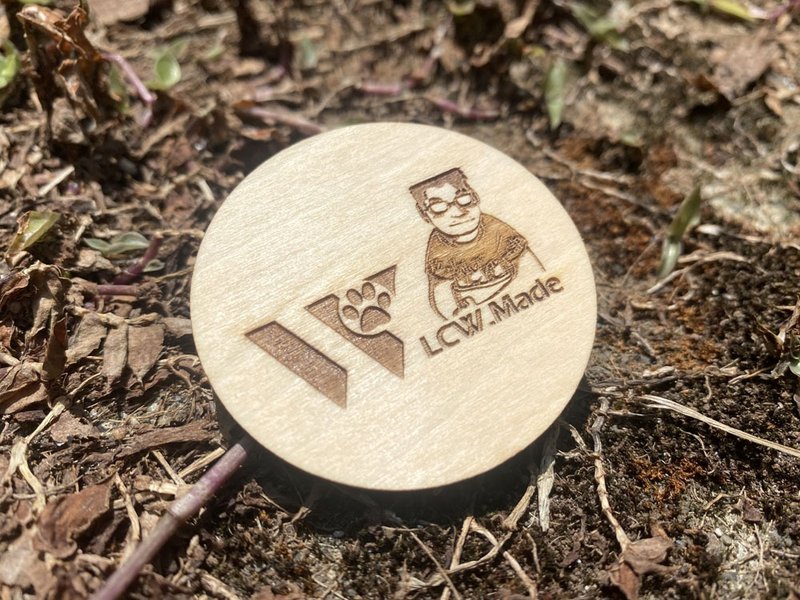【木制品 】LCW 定制雷雕LOGO名片(背面QR CODE) - 名片夹/名片盒 - 真皮 卡其色