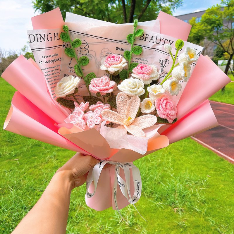 情人节礼盒   定制化礼物2026手钩玫瑰花束-配百合、尤加利 - 干燥花/捧花 - 棉．麻 粉红色