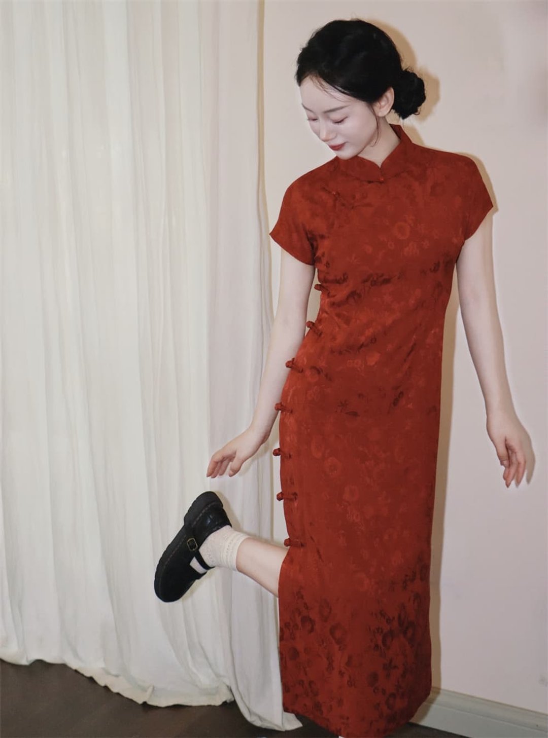 煙紅色 提花暗紋旗袍 復古民國全開襟洋裝 新中式新娘結婚禮服 - 旗袍 - 其他人造纤维 红色