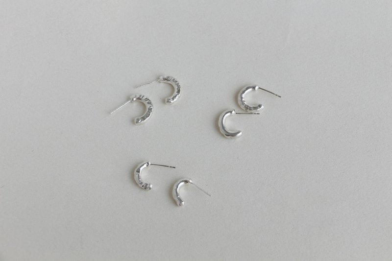 925银实心C型纯银锤纹耳钉异形不规则素圈hoop耳环 - 耳环/耳夹 - 纯银 黑色