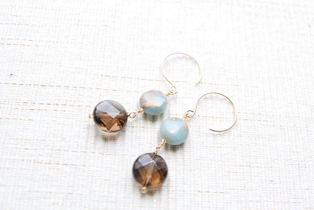 Coin-shaped stone earrings Smoky quartz (14kgf) - 耳环/耳夹 - 宝石 多色
