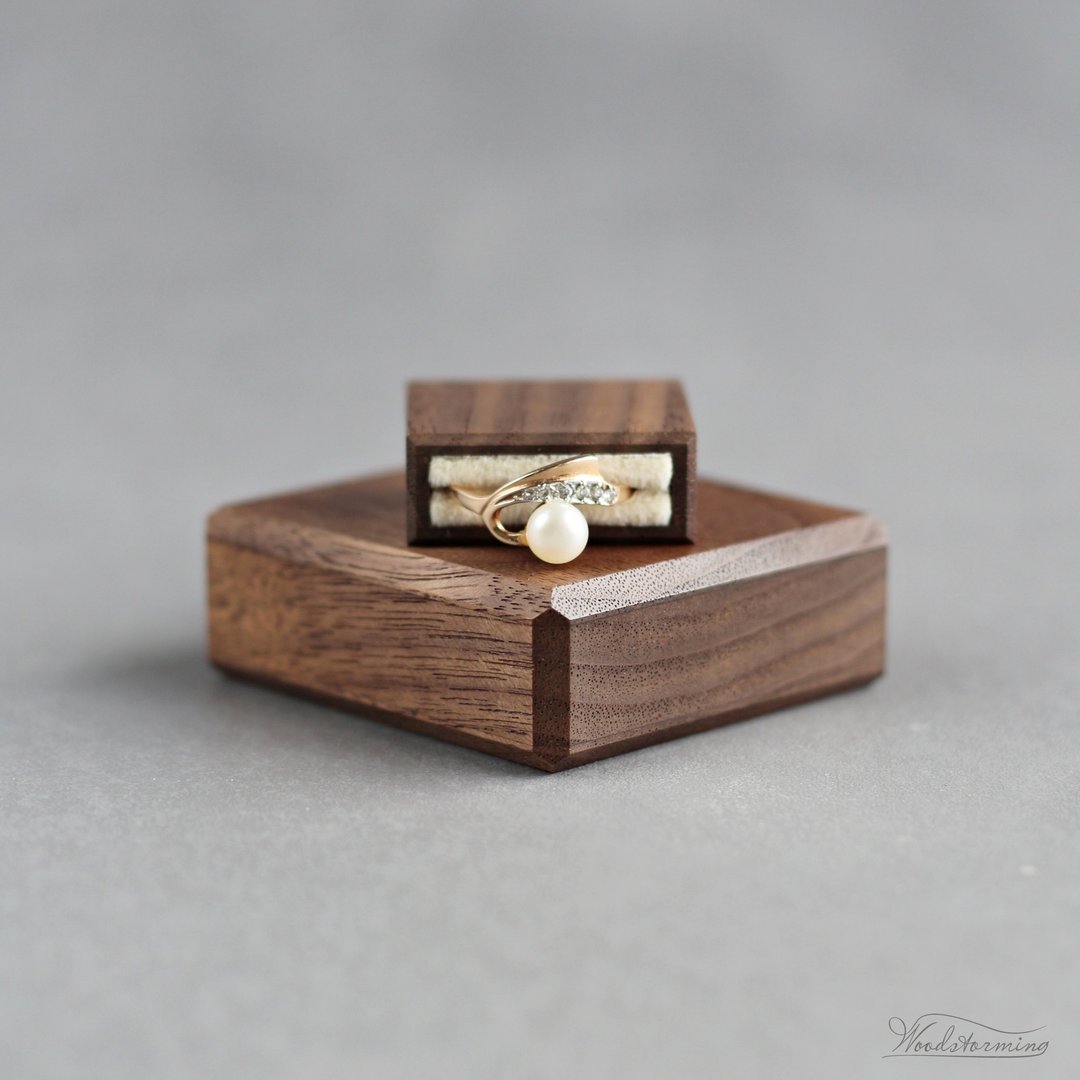 Slim engagement ring box, small wood ring case - 收纳用品 - 木头 